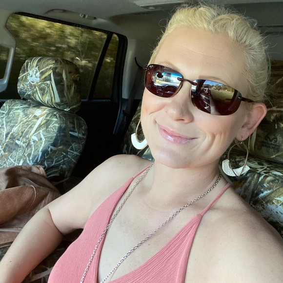 Meet your Posher, J - Picture 1 of 2